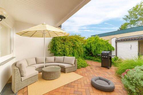 Terrasse virtuell möbliert - 4 Zimmer Bungalow zum Kaufen in Pinneberg