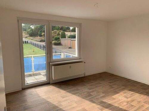 Wohnzimmer - AB SOFORT: Tolle 2-Zimmer Wohnung mit saniertem Bad und Balkon!