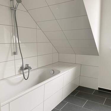 Badezimmer - Wanne - Etagenwohnung mit 66,00 m² in Mönchengladbach zur Miete