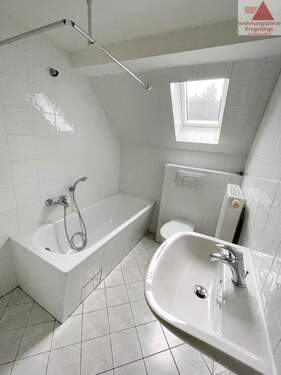 Badezimmer - Etagenwohnung mit 48,40 m&sup2; in Aue zur Miete