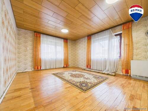 REMAX Immobilien DeLux Einfamilienhau Wohnzimmer Blieskastel Mark Borowicz - Einfamilienhaus mit 147,00 m&sup2; in Blieskastel zum Kaufen