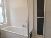 Bad mit Wanne und Dusche - 