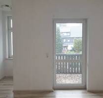 Idividuelles Wohnen mit Altbaucharme, Balkon, Bad mit Dusche+Wanne+Fenster und neuer Heizung - Lauter-Bernsbach