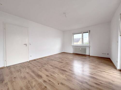 Wohnzimmer - 4 Zimmer Etagenwohnung zum Kaufen in Stadtallendorf