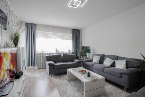 Wohnzimmer - 4 Zimmer Etagenwohnung zum Kaufen in Mosbach