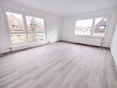 Wohnzimmer - WOHNBERECHTIGUNGSSCHEIN VORHANDEN? Dann ist diese Wohnung für SIE: 2-Zimmer Wohnung im 3. OG mit modernem Bad!