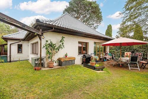 Hausansicht - Reichlich Potenzial für Wohnträume! 165m² Wohn-Nutzfläche + ein vorbereitetes DG warten auf Sie!