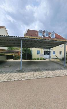 Carport vor dem Haus - Etagenwohnung mit 71,00 m&sup2; in Schrobenhausen zum Kaufen