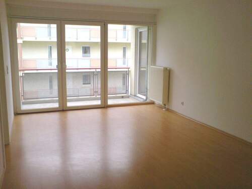 Wohnzimmer - 4 Zimmer Etagenwohnung zur Miete in Gera