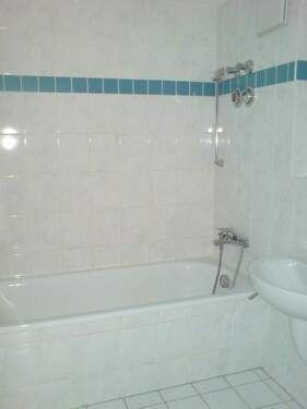 Bad - Etagenwohnung mit 79,60 m&sup2; in Gera zur Miete