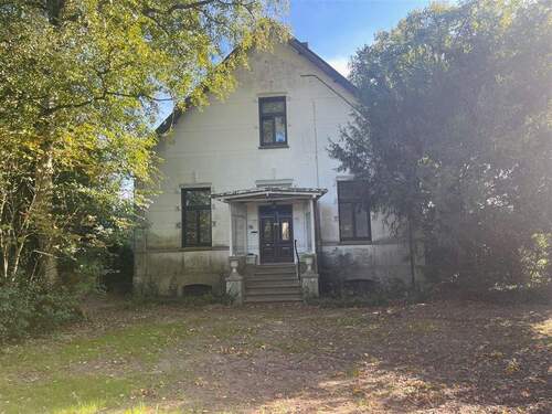 Zufahrt - 8 Zimmer Einfamilienhaus in Neuenhaus