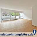Wohnzimmer - AIGNER - Helle, renovierte 2-Zimmer-Wohnung mit Balkon in Solln