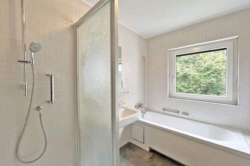 Badezimmer - Etagenwohnung mit 83,00 m² in München zur Miete