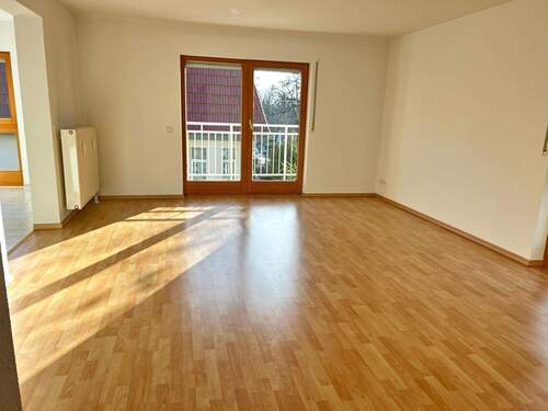 Wohnzimmer - 2 Zimmer Etagenwohnung zur Miete in Chemnitz