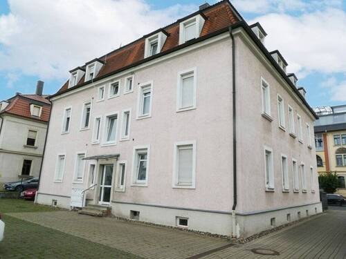 Hausansicht Hofseit - 2 Zimmer Etagenwohnung in Heidenau