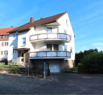 Aussenansicht vorn - 8 Zimmer Mehrfamilienhaus, Wohnhaus zum Kaufen in Niestetal