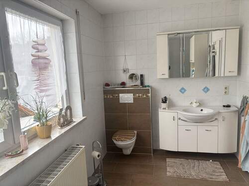 Bad DG I.jpg - Doppelhaushälfte mit 160,00 m&sup2; in Leidersbach zum Kaufen