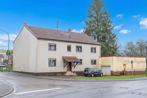 Straßenansicht - 8 Zimmer Einfamilienhaus in Dellfeld