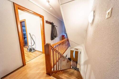 Flur / Treppenaufgang - 