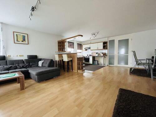 Wohnzimmer - Gepflegte 4-Zimmer-Wohnung mit Balkon