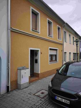 Haupthaus Frontansicht - Sich selbst bezahlende Häuser - 398.000,00&nbsp;EUR Kaufpreis, ca.&nbsp; 225,00&nbsp;m&sup2;&nbsp;Wohnfl&auml;che