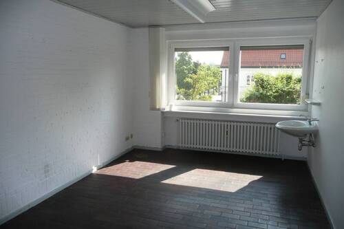 Behandlung - Büro mit 106,00 m&sup2; in Preetz zur Miete