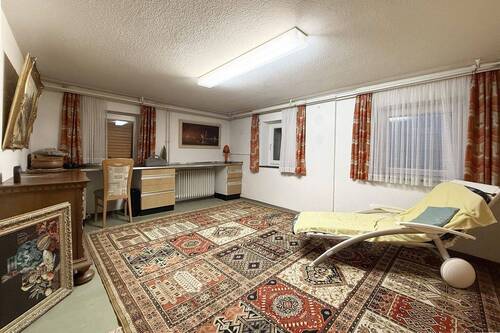 Wohnlich ausgebauter Hobbyraum im Keller - 