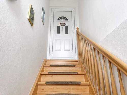 Obergeschoss Eingangstür Wohnung - 