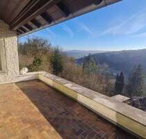 Renovierungsbedürftiges Einfamilienhaus mit schönem Grundstück und Traumblick -91757 TREUCHTLINGEN