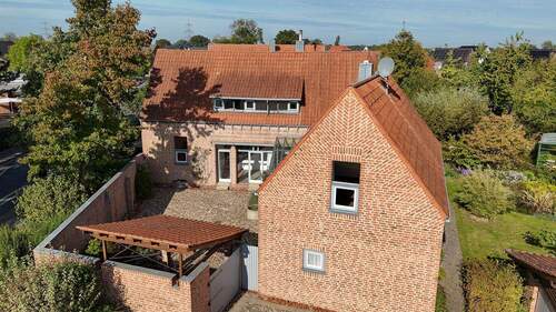 Seitenansicht - 9 Zimmer Einfamilienhaus zum Kaufen in Willich