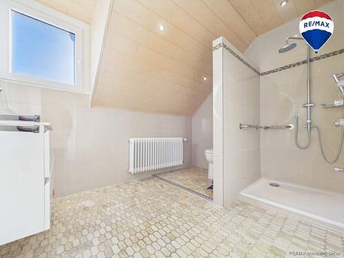 REMAX Immobilien DeLux Einfamilienhaus Badezimmer Saarlouis Mark Borowicz - 