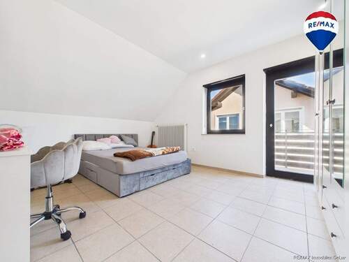 REMAX Immobilien DeLux Einfamilienhaus Schlafzimmer Saarlouis Mark Borowicz - 