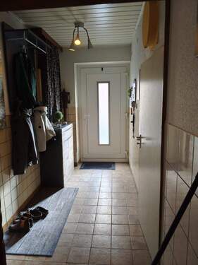 Hausflur - 6 Zimmer Reihenendhaus zum Kaufen in Burgstädt