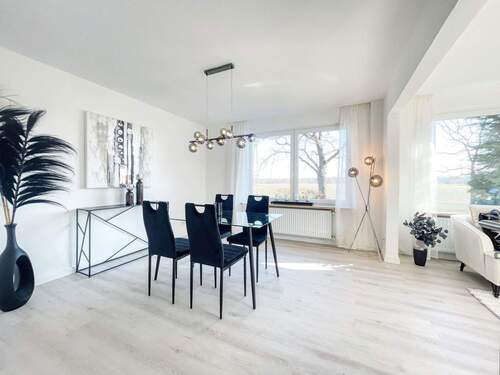 Großzügiges Esszimmer - 