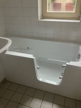 Badewanne mit Einstieg - Etagenwohnung mit 57,20 m² in Brieske zur Miete
