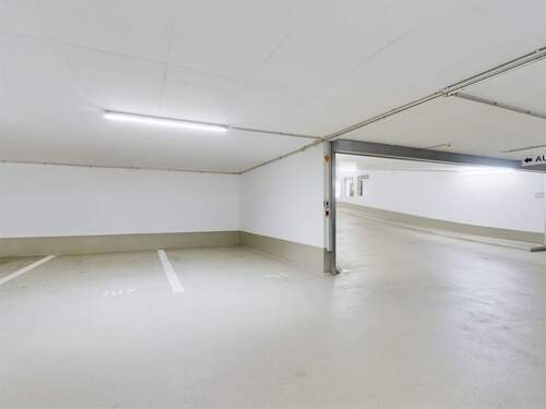 Tiefgarage - Garage, Stellplatz in Dresden