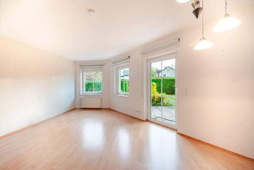 Wohnzimmer - 4 Zimmer Doppelhaushälfte zum Kaufen in Berlin