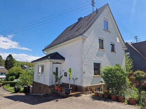 Vorderansicht - 5 Zimmer Einfamilienhaus in Wilnsdorf / Flammersbach