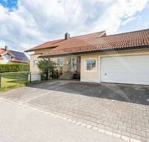 Gepflegtes Einfamilienhaus mit großem Garten, Pool und Einliegerwohnung - Hutthurm