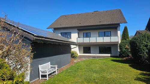 Gartenansicht, vorne - 9 Zimmer Einfamilienhaus in Scheuerfeld