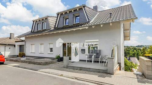 Außenansicht 1 - MFH mit drei Wohnungen und traumhafter Fernsicht, Balkonidylle und Kamin