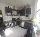 Küche mit Einbauküche - 3 Zimmer Etagenwohnung zur Miete in Magdeburg