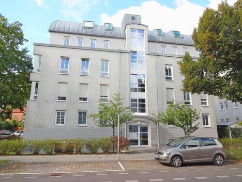 Friedrich-Engels-Straße - Renovierungsbedürftige Komfortwohnung mit Terrasse und GemeinschaftsschwimmbadSauna