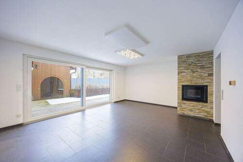 Wohnzimmer EG - 8 Zimmer Mehrfamilienhaus, Wohnhaus zum Kaufen in Sachsenheim