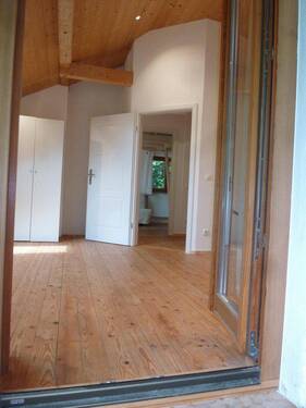 Schlafzimmer v. Balkon aus - 