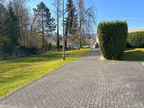 Zufahrt - 1 Zimmer Büro in Wissen