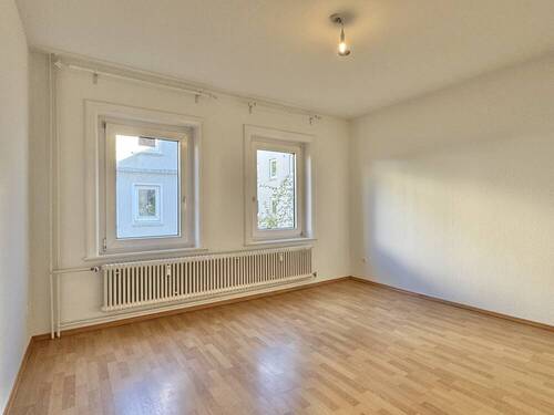 Wohnzimmer - 2 Zimmer Etagenwohnung zum Kaufen in Hamburg
