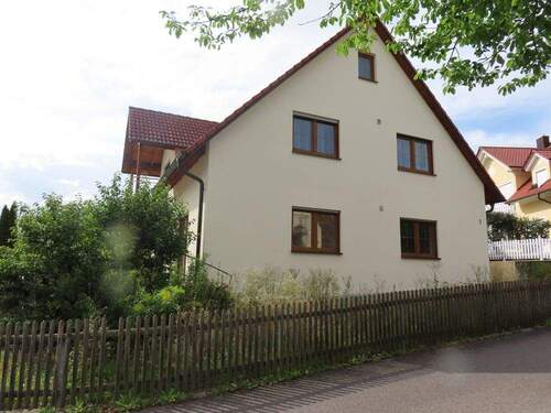 Seitenansicht - 7 Zimmer Mehrfamilienhaus, Wohnhaus zum Kaufen in Langquaid / Niederleierndorf