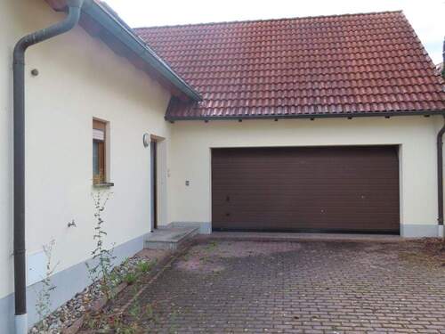 Eingangseite - Mehrfamilienhaus, Wohnhaus mit 183,20 m² in Langquaid / Niederleierndorf zum Kaufen