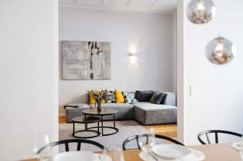 Blick Wohnzimmer - 5 Zimmer Etagenwohnung in München